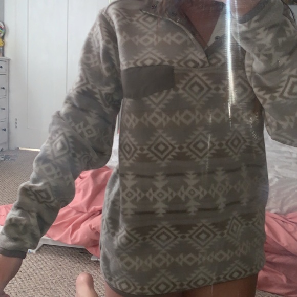 Cream/tan pullover - Picture 2 of 4